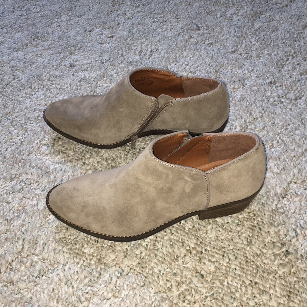 Lucky Brand LK-Faithly—suede 1.5inch ankle booties